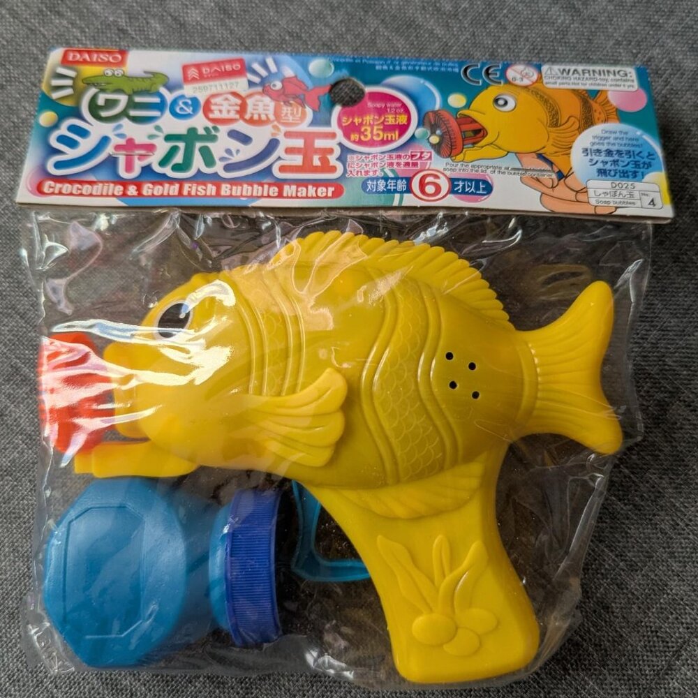 Daiso Goldfish Bubble Maker Toy Gun - NWT from Tokyo, Japan